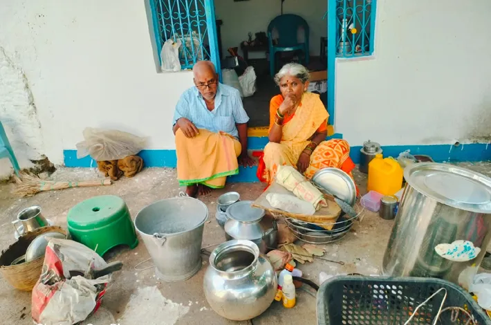 వర్షానికి కులిన ఇల్లు.. తప్పిన ప్రమాదం