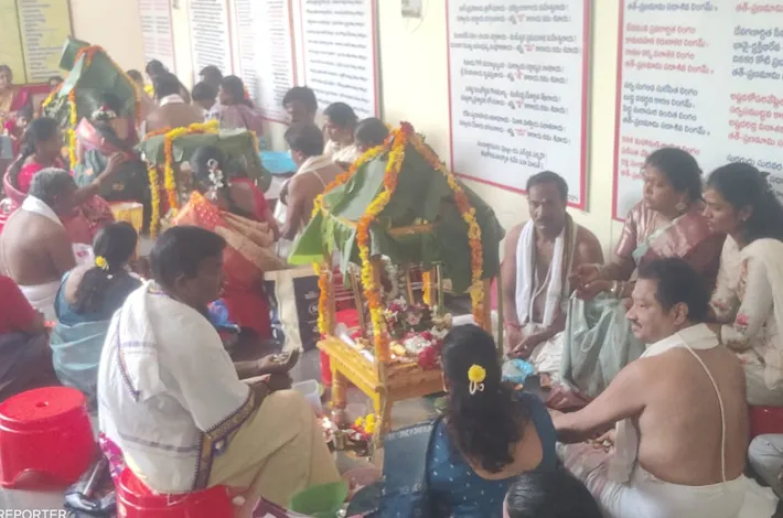 వైభవంగా సామూహిక సత్యనారాయణ స్వామి వ్రత వేడుకలు