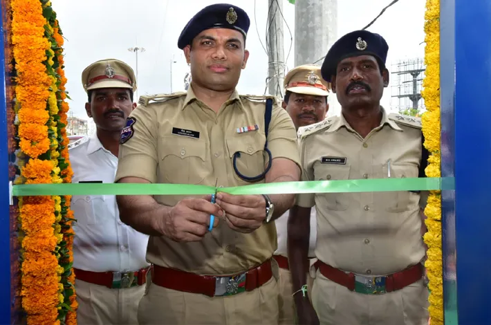 కరీంనగర్ లో నూతన ట్రాఫిక్ ఔట్‌పోస్ట్ బూత్‌లు ప్రారంభం