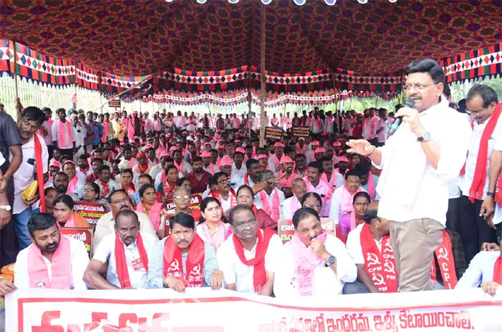 ఇందిరమ్మ ఇళ్లు పేదలకా..? పార్టీ నాయకులకా..?