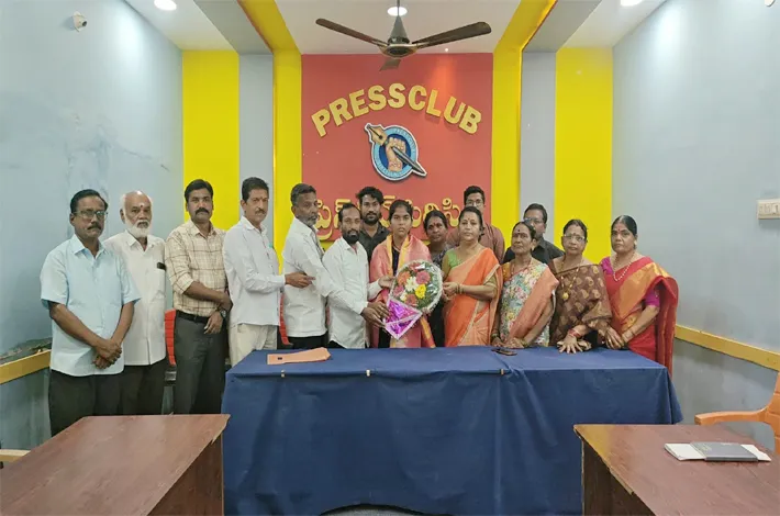 జాతీయ స్థాయి క్రికెట్‌కు బత్తుల అక్షర ఎంపిక