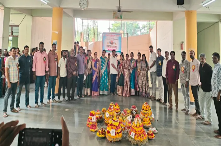డిగ్రీ కళాశాలలో ఘనంగా బతుకమ్మ  సంబరాలు..!