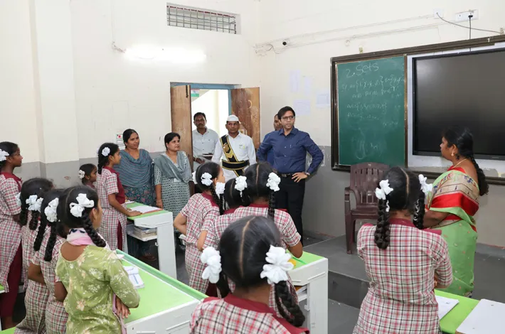 విద్యార్థుల సమగ్ర అభివృద్ధే లక్ష్యంగా పనిచేయాలి