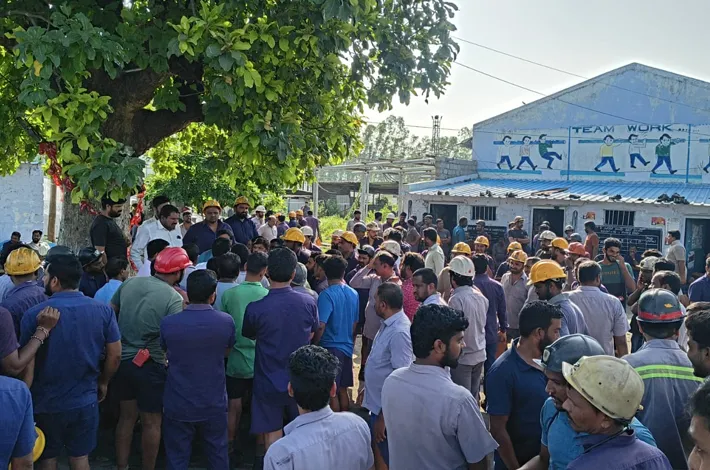 ప్రమాదంపై కార్మికుల లొల్లి 
