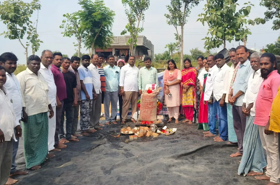 రైతులకు అండగా ధాన్యం కొనుగోలు కేంద్రం ప్రారంభం