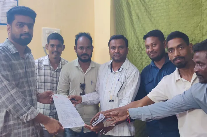 కార్మికుల పెండింగ్ వేతనాలు చెల్లించాలి