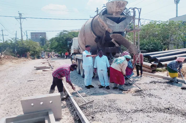 హౌసింగ్ బోర్డు నుండి లైబ్రరీ వరకు రోడ్డు నిర్మాణం