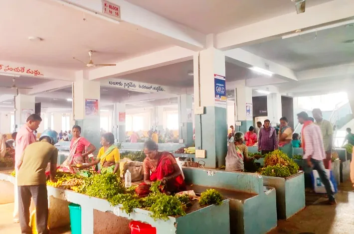 రైతు బజార్.. సామాన్యుడు బేజార్