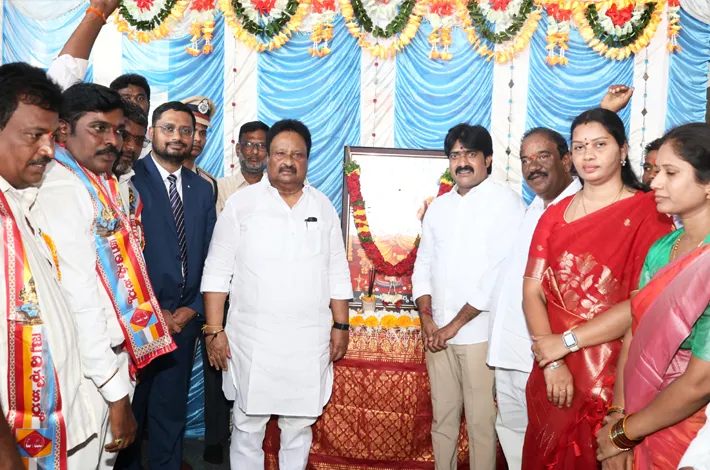 చేతివృత్తిదారులకు ప్రతీక విశ్వకర్మ