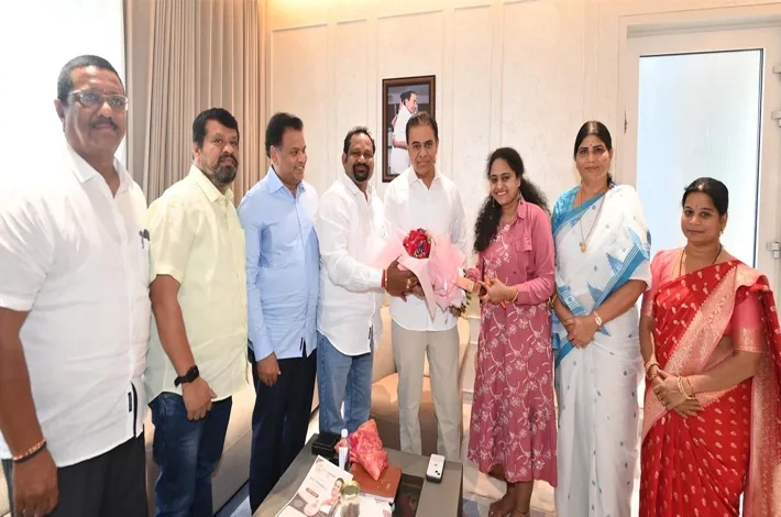 దుబాయ్‌లో జరిగే జీటీఎఫ్ బతుకమ్మ సంబరాలకు కేటీఆర్‌కు ఆహ్వానం