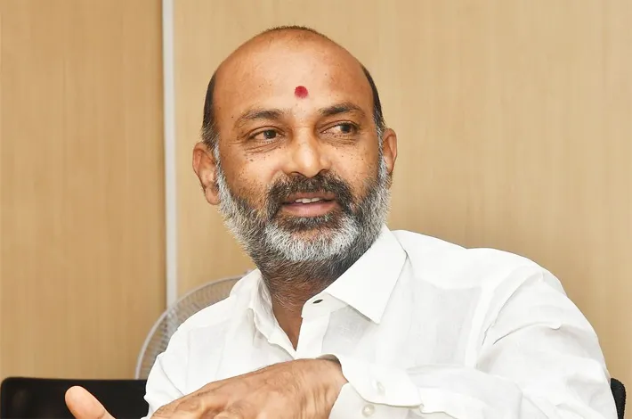 మోదీని ఢీకొట్టలేక ఈసీపై నిందలా?