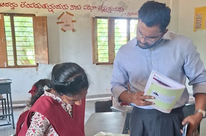 పాఠశాలను ఆకస్మికంగా తనిఖీ చేసిన ఐటీడీఏ పీఓ