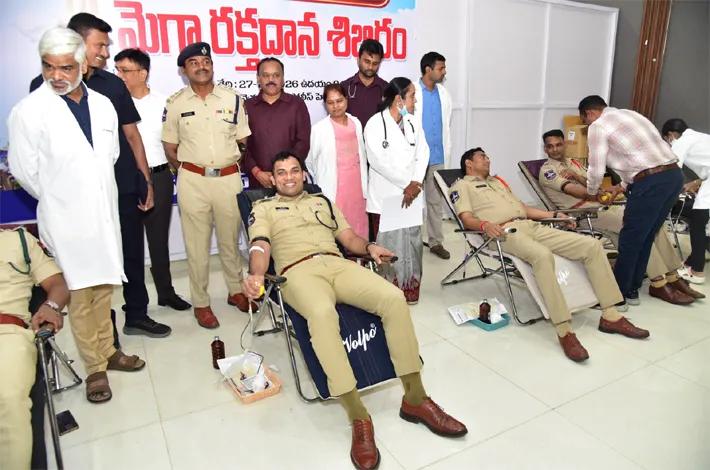 పోలీస్ అమరవీరుల సంస్మరణ వారోత్సవాల్లో భాగంగా రక్తదాన శిబిరం