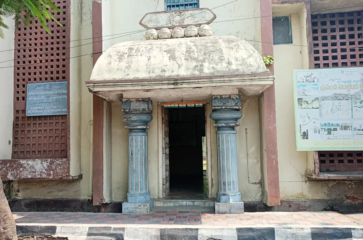 మహాత్మను మరిచారు!
