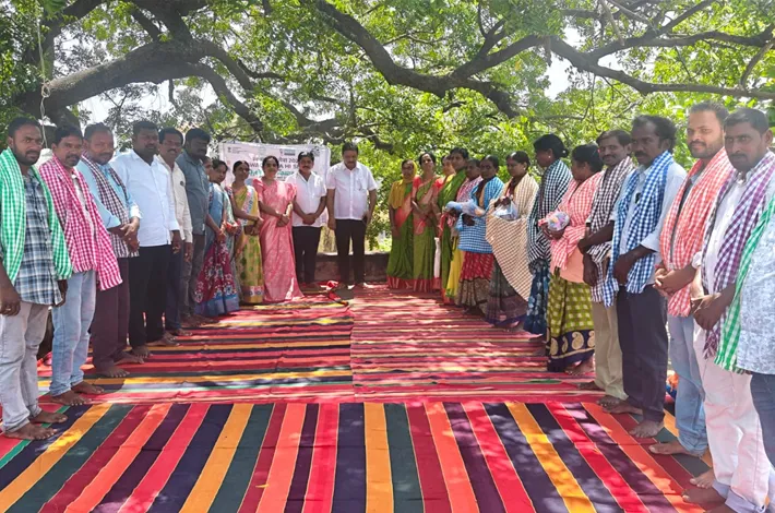 గాంధీ జయంతి వేళ కార్మికులకు గౌరవం