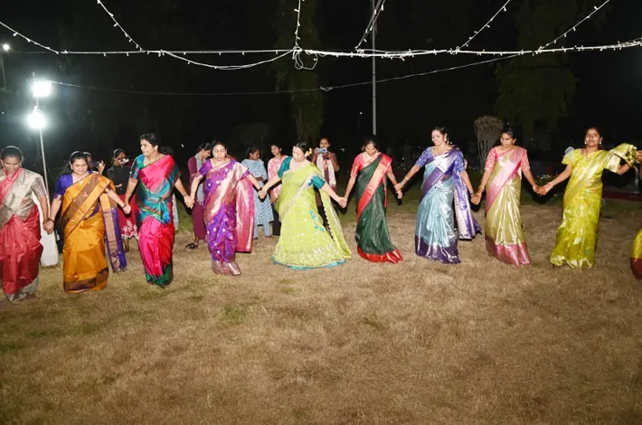 పోలీస్ కార్యాలయంలో ఘనంగా బతుకమ్మ సంబరాలు
