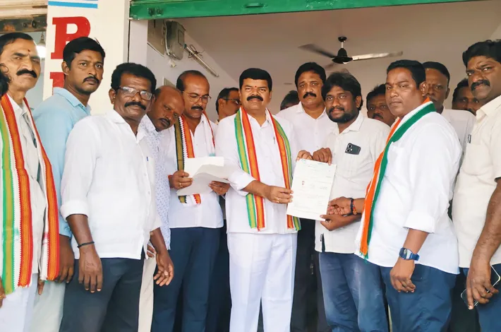 రూ.6.40 లక్షల సీఎంఆర్ఎఫ్ చెక్కుల పంపిణీ