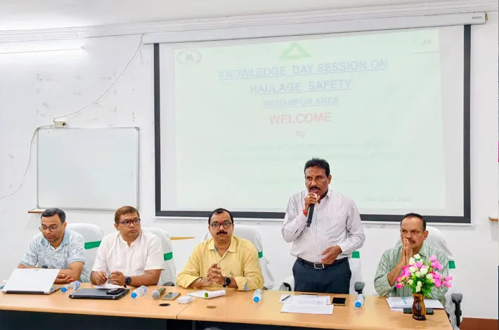 ప్రమాదరహిత ఉత్పత్తి సాధించాలి