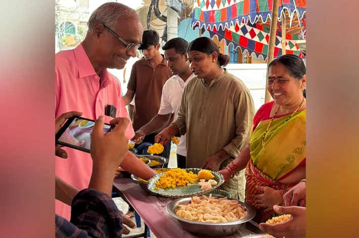 నవరాత్రి ఉత్సవాల్లో దండు సారయ్య సేవలు