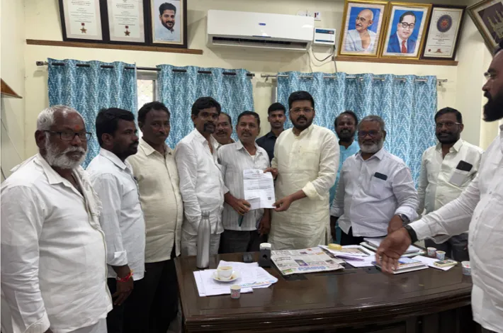 పాపన్నపేటకు చెందిన నిజామొద్దీన్‌కు ఆర్థిక సాయం