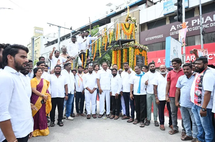 ట్యాంక్ బండ్‌పై ఐలమ్మ విగ్రహాన్ని ప్రతిష్టించాలి
