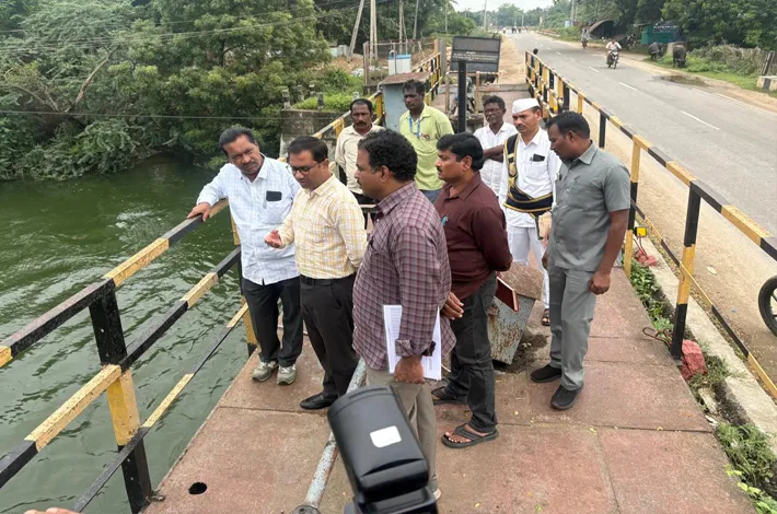పాలేరు రిజర్వాయర్ ను పరిశీలించిన జిల్లా కలెక్టర్