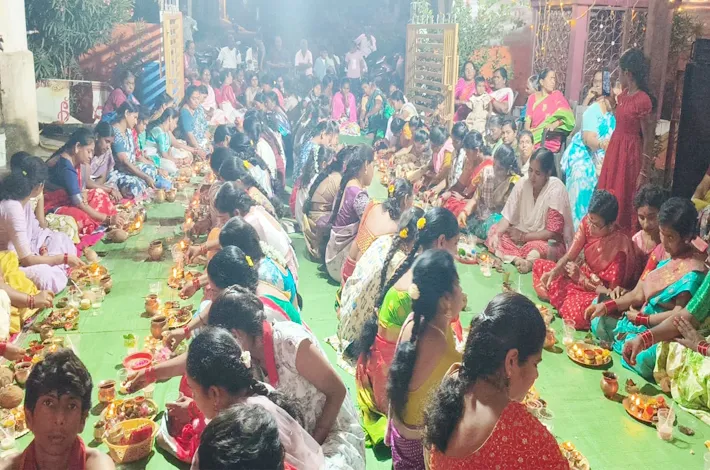 దుర్గామాత మండపంలో కుంకుమార్చన 