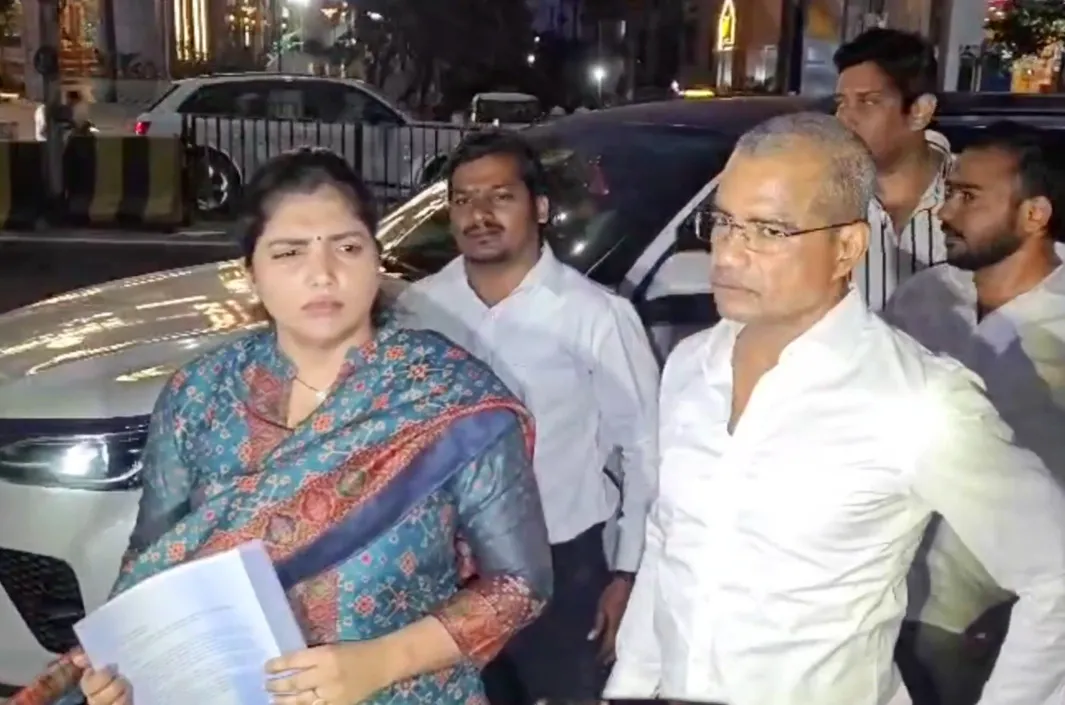 కేటీఆర్‌పై పోలీసులకు ఫిర్యాదు