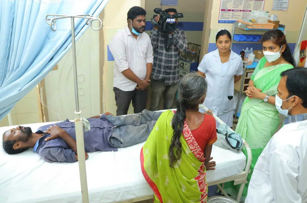పీహెచ్‌సీలో కలెక్టర్ సడన్ ఎంట్రీ..సీరియస్ ఆదేశాలు!