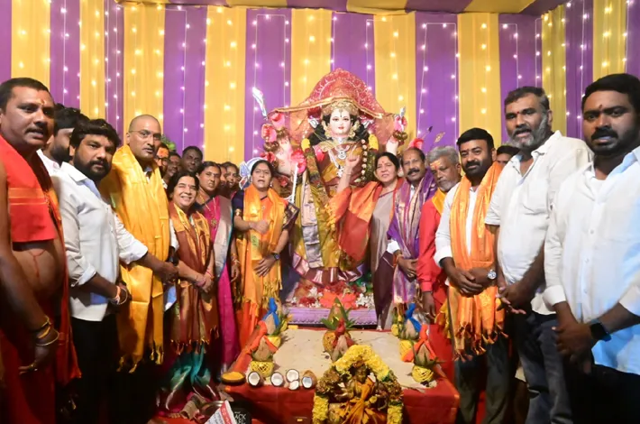 ఎల్బీనగర్‌లో వైభవంగా అమ్మవారి పూజలు