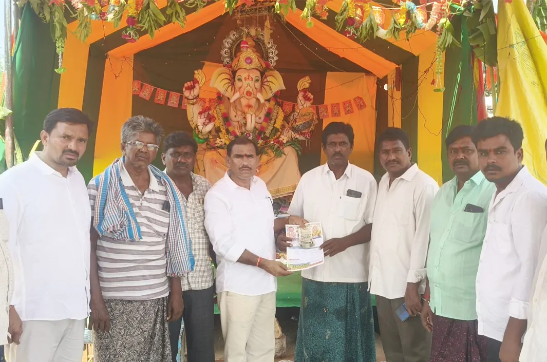 గణేష్ ఉత్సవ కమిటీలకు విరాళం