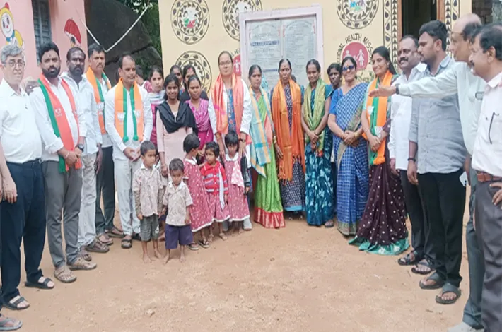 అంగన్వాడీ కేంద్రాలను సందర్శించిన బిజెపి నాయకులు