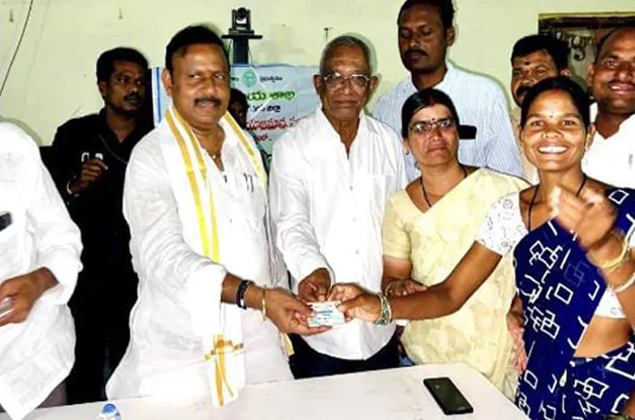 స్మార్ట్ రేషన్ కార్డుల.. సులభ సేవలు