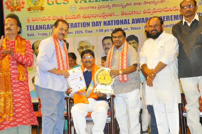 ఠంయాల శ్రీధరాచార్యులు జాతీయ స్థాయి ఉత్తమ ఉపాధ్యాయ పురస్కారం