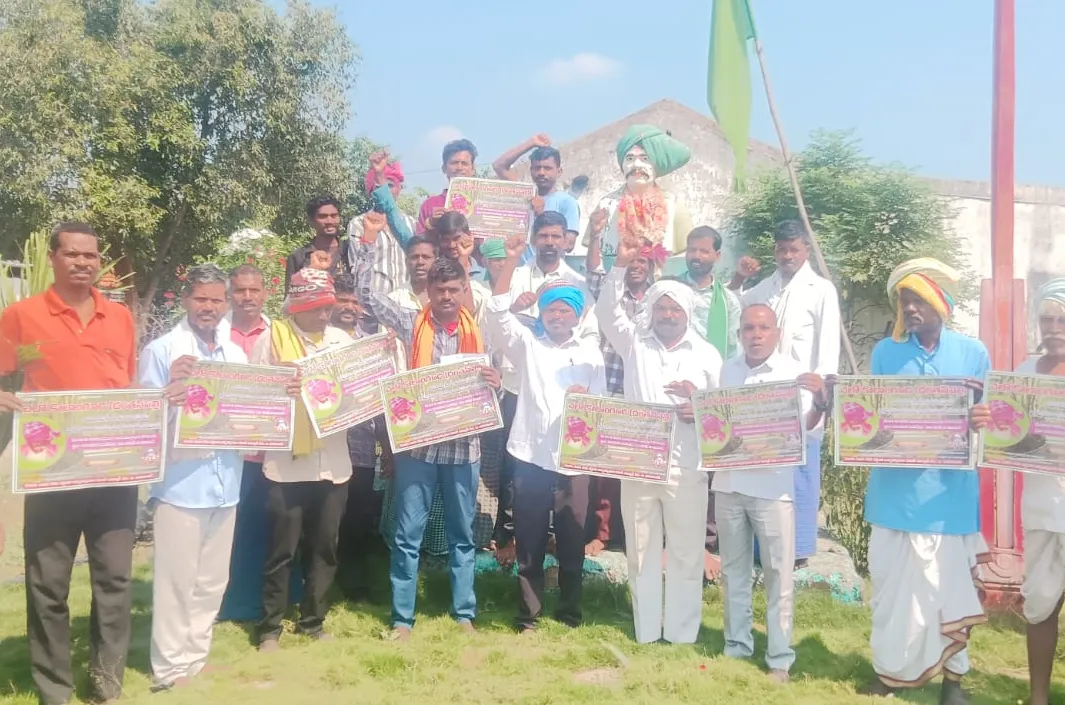 అమరజీవి  కుంరం సూరు వర్ధంతి పోస్టర్లు విడుదల