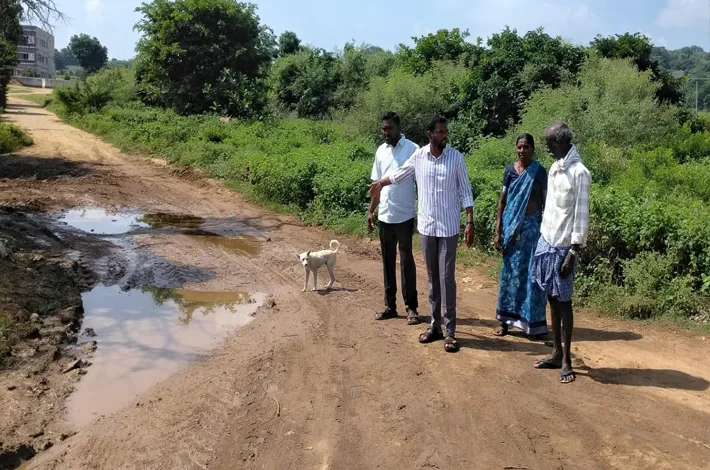 చినుకు పడిందా చిత్తాడిగ మారుతున్న రహదారి