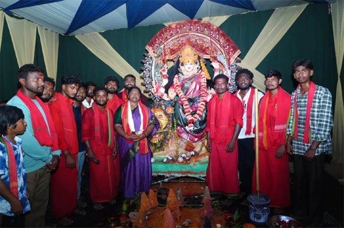 దుర్గాదేవి అమ్మవారికి ప్రత్యేక పూజలు