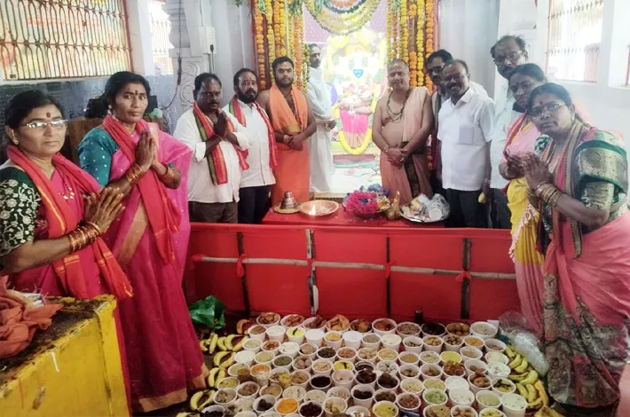 108 ప్రసాదాలతో అమ్మవారికి ప్రత్యేక నైవేద్యం..