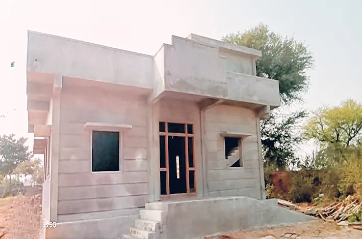 అద్దె భవనాల్లో అవస్థలు!