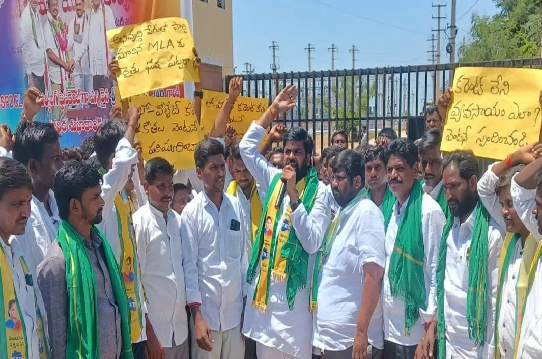 కరెంట్‌ కోతలతో రైతుల అవస్థలు