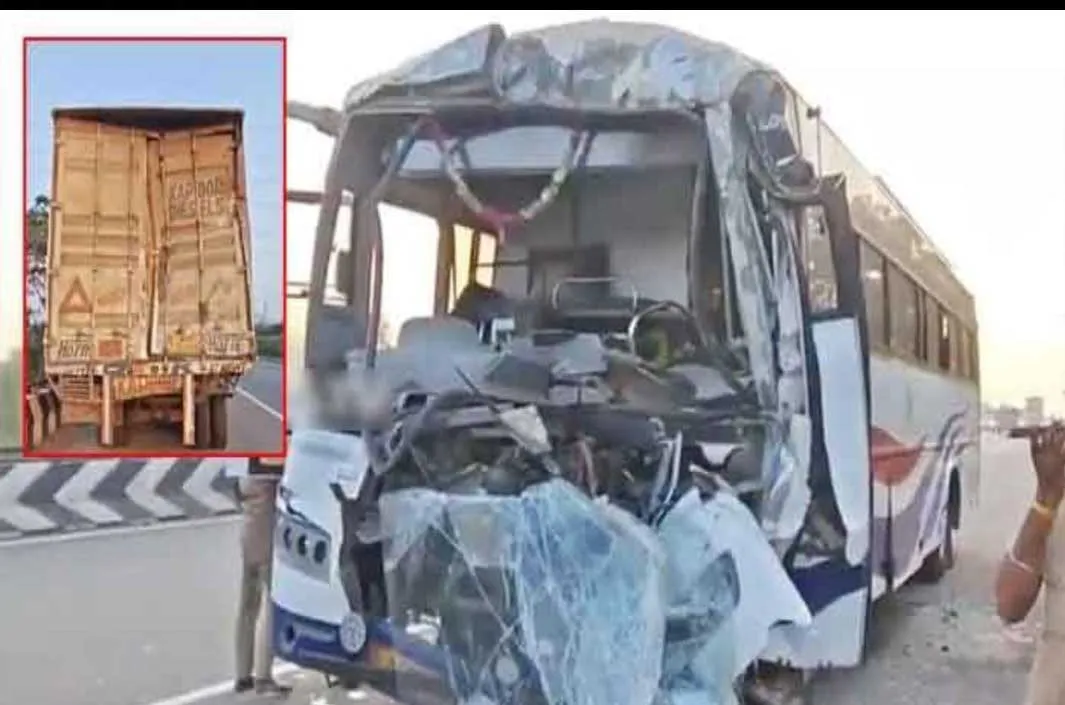 ఆగి ఉన్న లారీని ఢీకొట్టిన టీజీ ఆర్టీసీ బస్సు