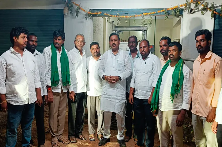 అధికార పార్టీలో ఆ సర్పంచులకు ప్రాధాన్యం లేదంట?