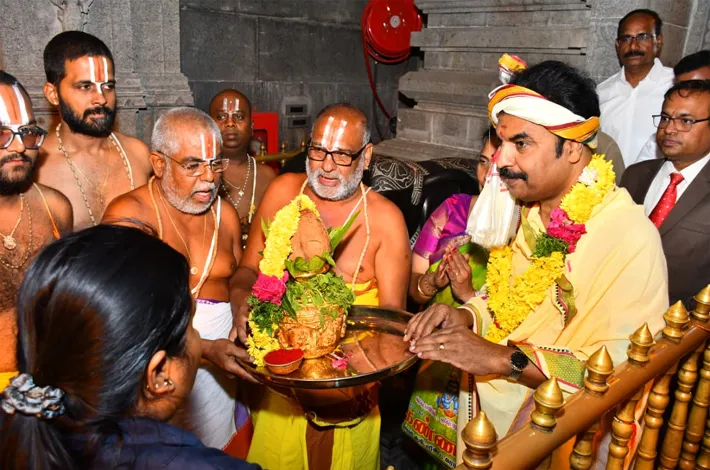 స్వామివారి ఆలయంలో  శాస్త్రోక్తంగా నిత్య పూజలు