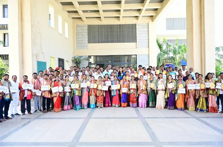  సమాజానికి దిక్సూచి ‘ఉపాధ్యాయుడు’