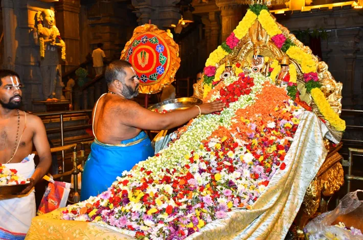ఏకాదశి లక్ష పుష్పార్చన...