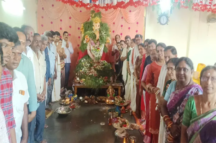 గణేశుడికి లక్ష గరిక, లక్ష ఉండ్రాలతో ప్రత్యేక పూజలు
