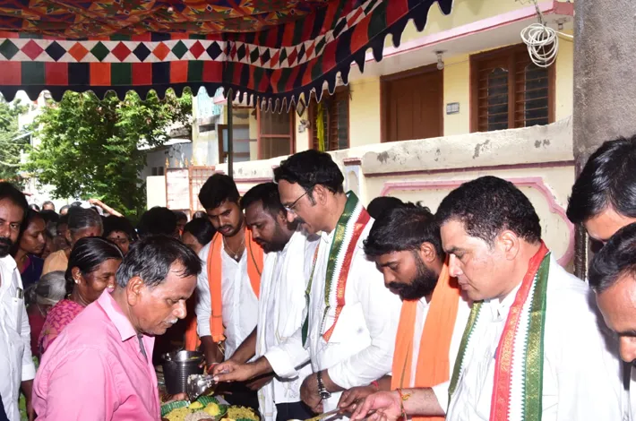 మహా అన్నదాన కార్యక్రమాన్ని ప్రారంభించిన తుంబూరు దయాకర్ రెడ్డి