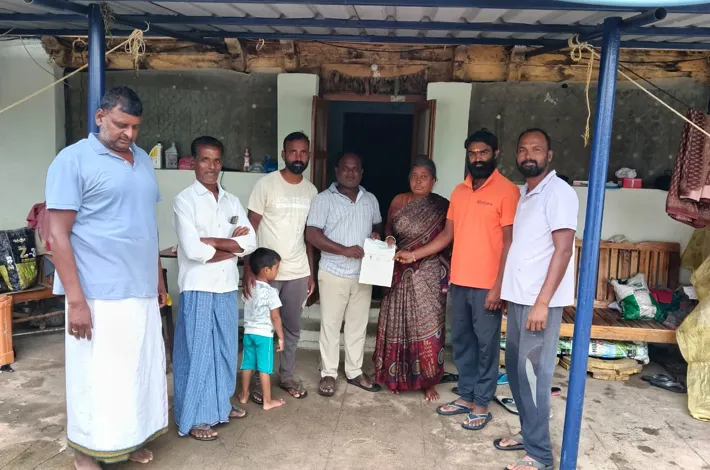 సీఎం రిలీఫ్‌ ఫండ్‌ చెక్కు అందజేత