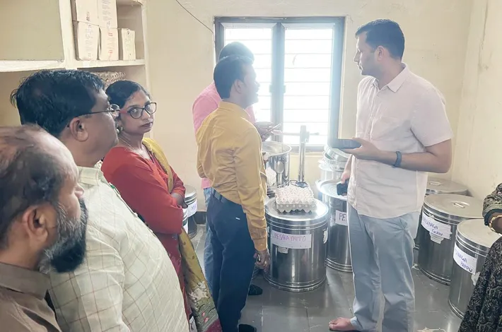 జీడీసీ, పీహెచ్ సీ, ఎమ్మార్వో, హాస్ట‌ల్ ను త‌నిఖీ చేసిన క‌లెక్ట‌ర్