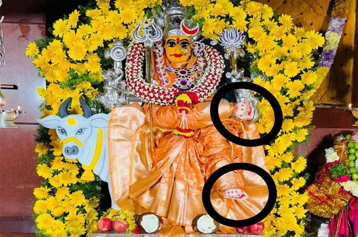 ఏడుపాయల వనదుర్గమ్మ అలంకరణలో దోషాలు